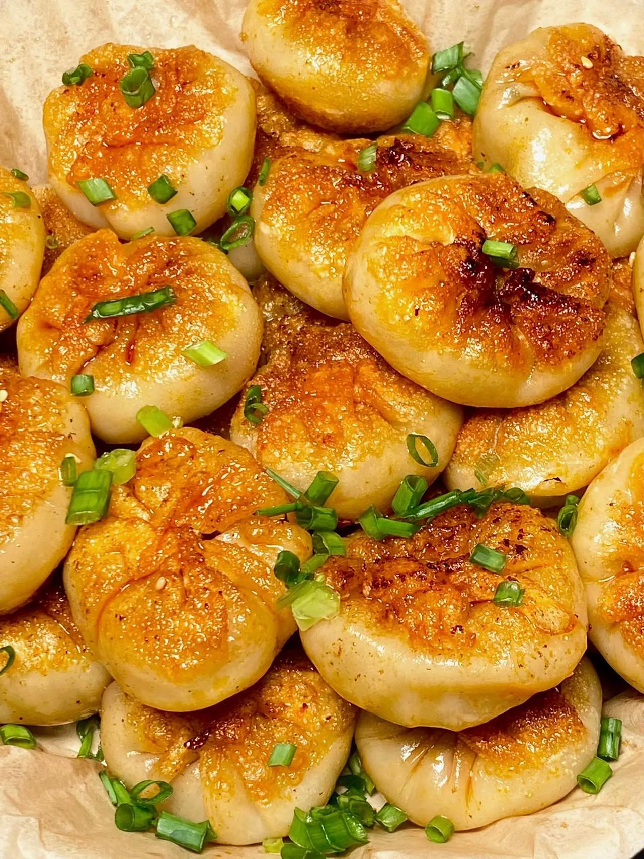 早晨给娃做个这个真的绝了啊！
       外面煎的脆脆的，咬一口里面还有汤汁!