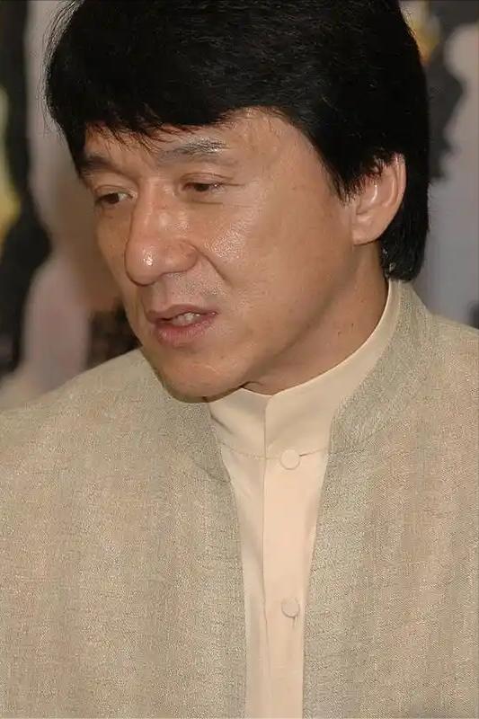 龙虎武师成龙，接受鲁健采访时说，现在的电影，啥都是特技，电脑动画，爆炸的戏，你只