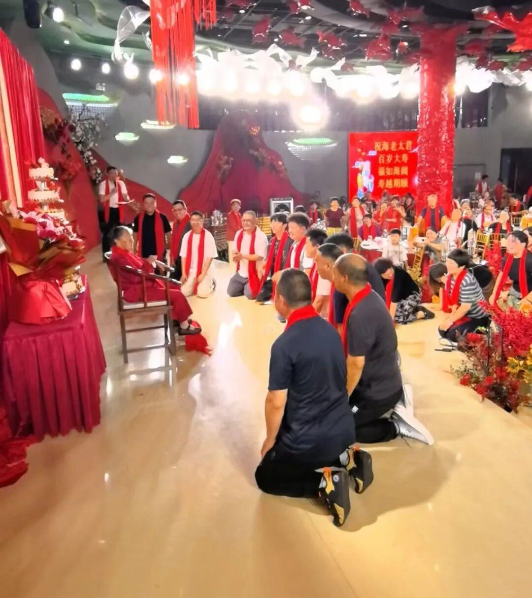 2026 年 7 月 30 日，大河报记者分享郑州市金水区燕庄新区南院一则暖心喜