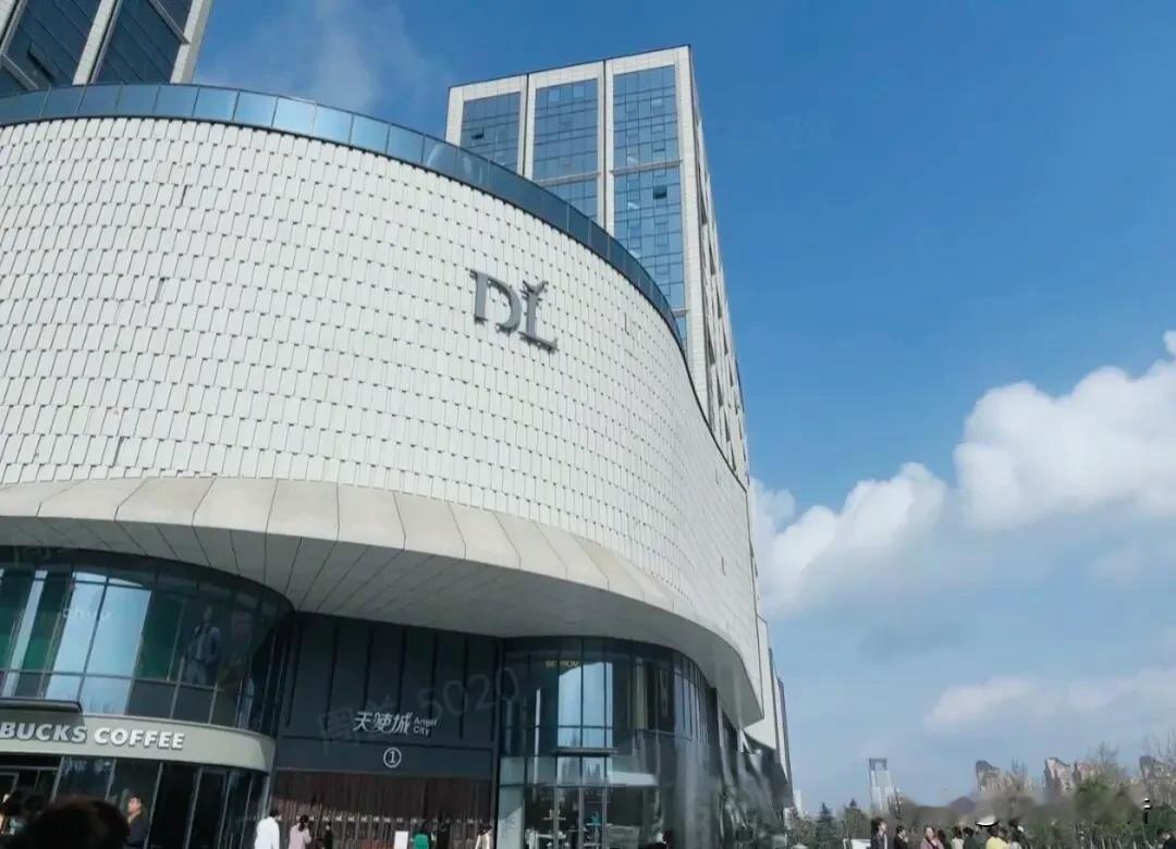 胖东来不搞公关这一套，记得这是胖东来创始人于东来在一次直播间中的表态。
    