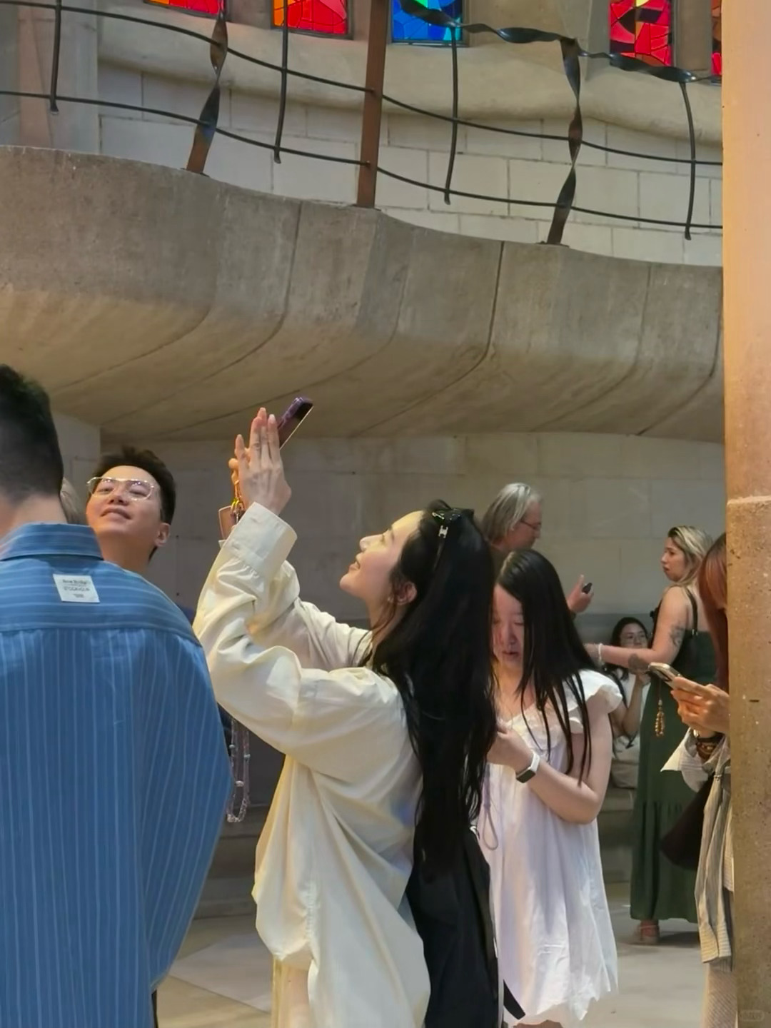 网友在西班牙圣家堂偶遇刘诗诗 ​​​