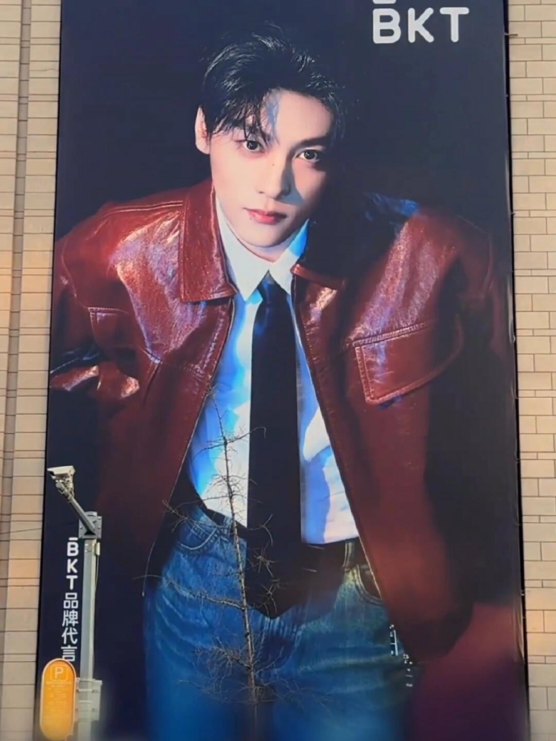 田栩宁30米高的巨幅地广海报！太震撼了帅的好清晰