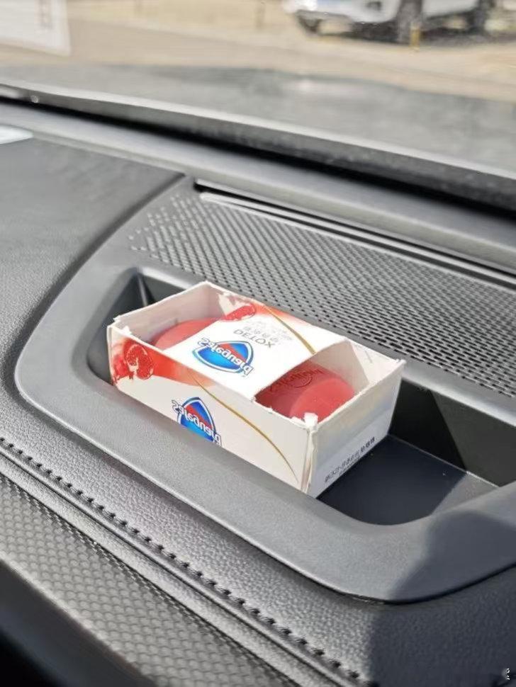 车上放香皂本来以为很小众，没想到大家都是放香皂，据说越晒越香～ 