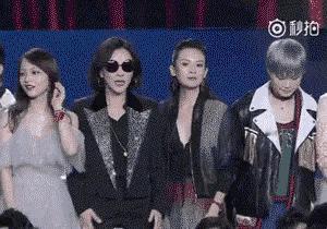 章子怡那些年的心机，傲气和鄙视[允悲]。现在这些小花在台上一个个都木木然的，话也