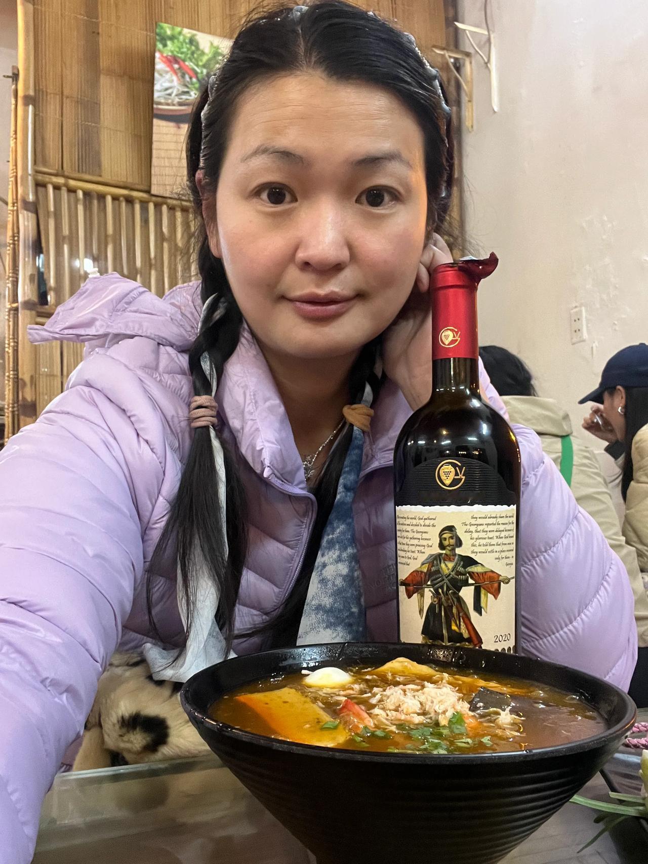 居然在越南也可以感受春节气氛，过了十二点爆竹声一片[捂脸]
越南🇻🇳的春节和