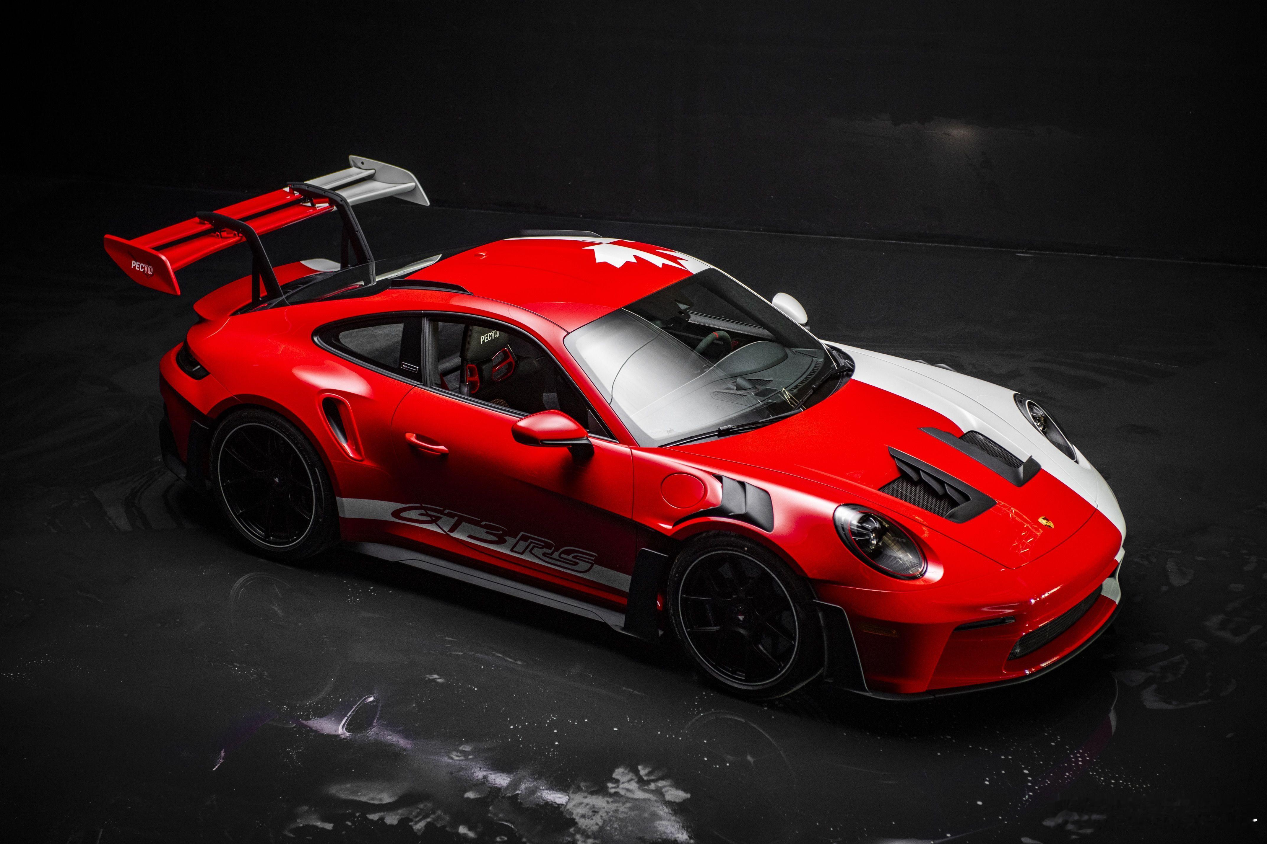 保时捷将拍卖一辆带有枫叶图案的911 GT3 RS，这台车专为加拿大而打造，为了