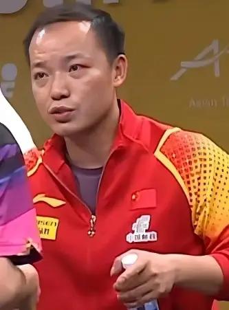 这个教练真的不简单！
从没有拿过任何金牌，最高奖也仅仅是双打铜牌，却用5个月的时