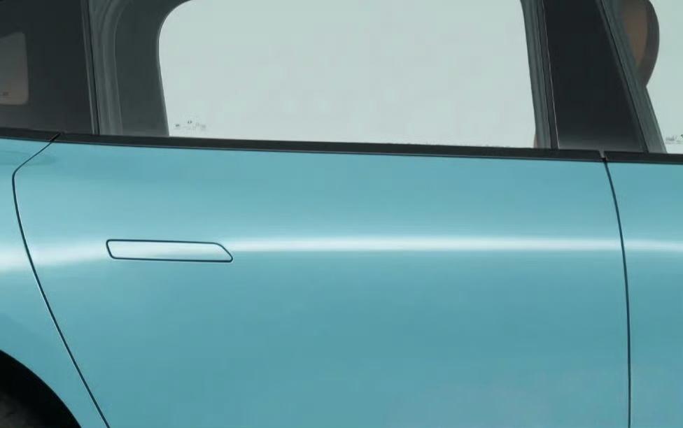 隐藏式门把手出来的那一刻，我就在喷，已经数不清喷了多少次了。
还好这世界还是正常