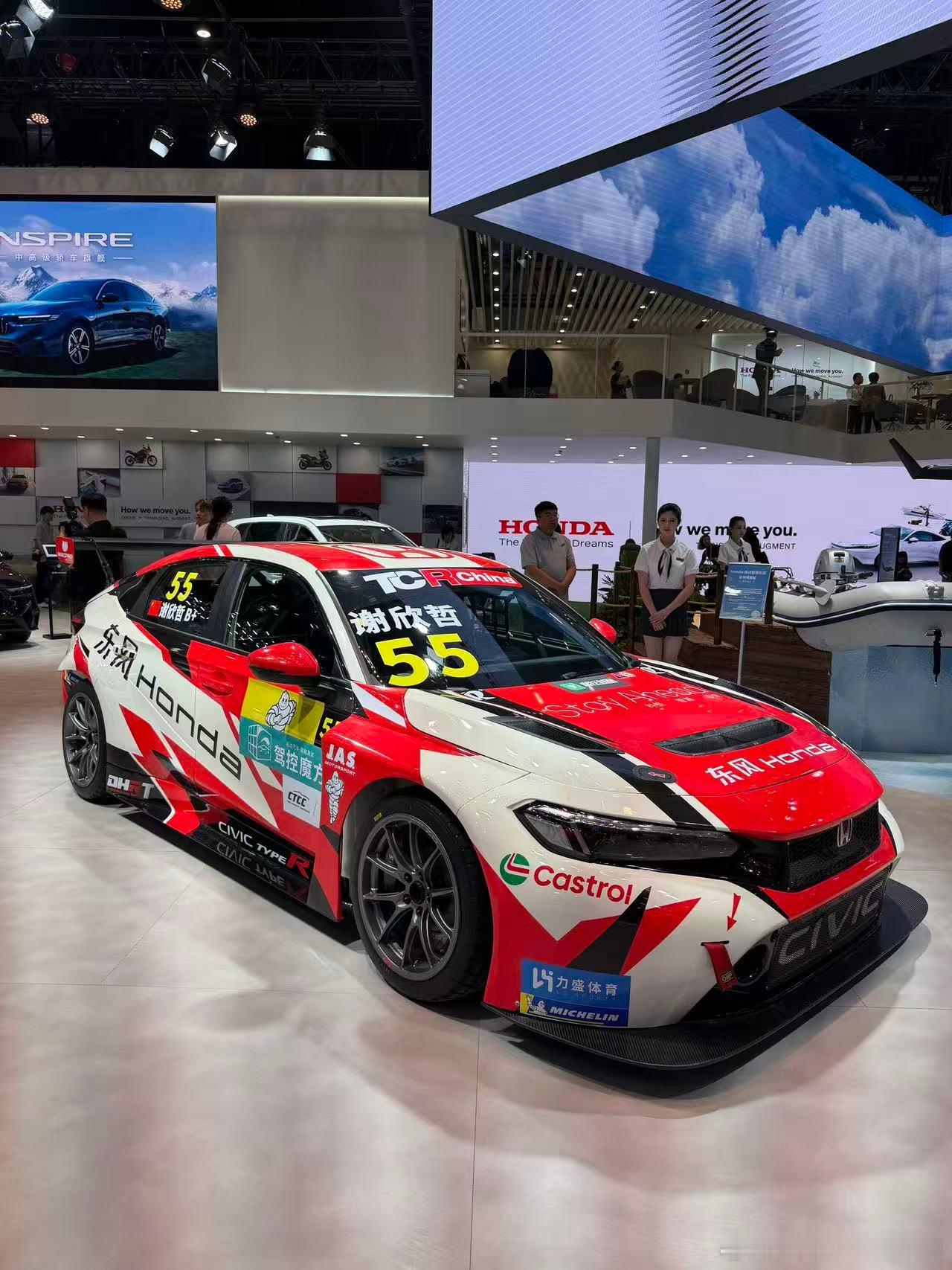 哈喽！！！各位冠军🏆！！我跟谢冠军合上照了