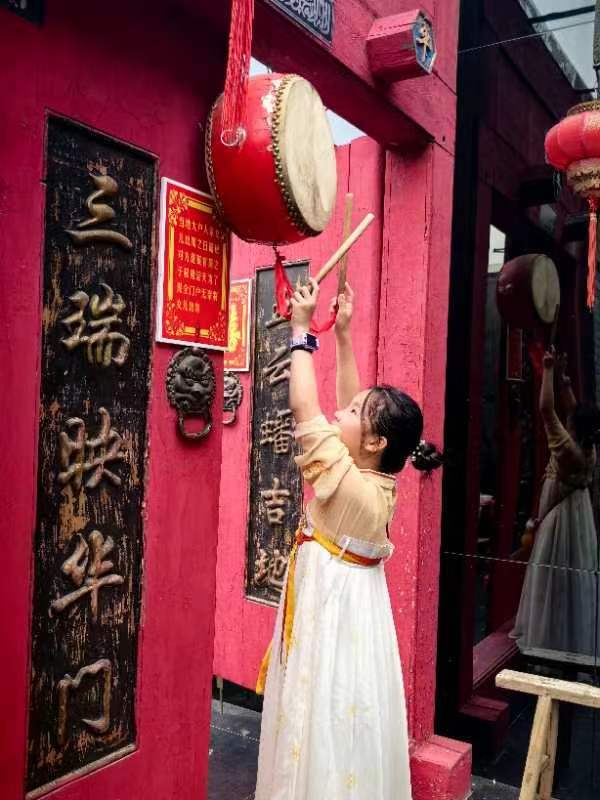 对中储粮下手，就是对中国国本下手。近日混装油事件引起了社会广泛关注，矛头直指中储