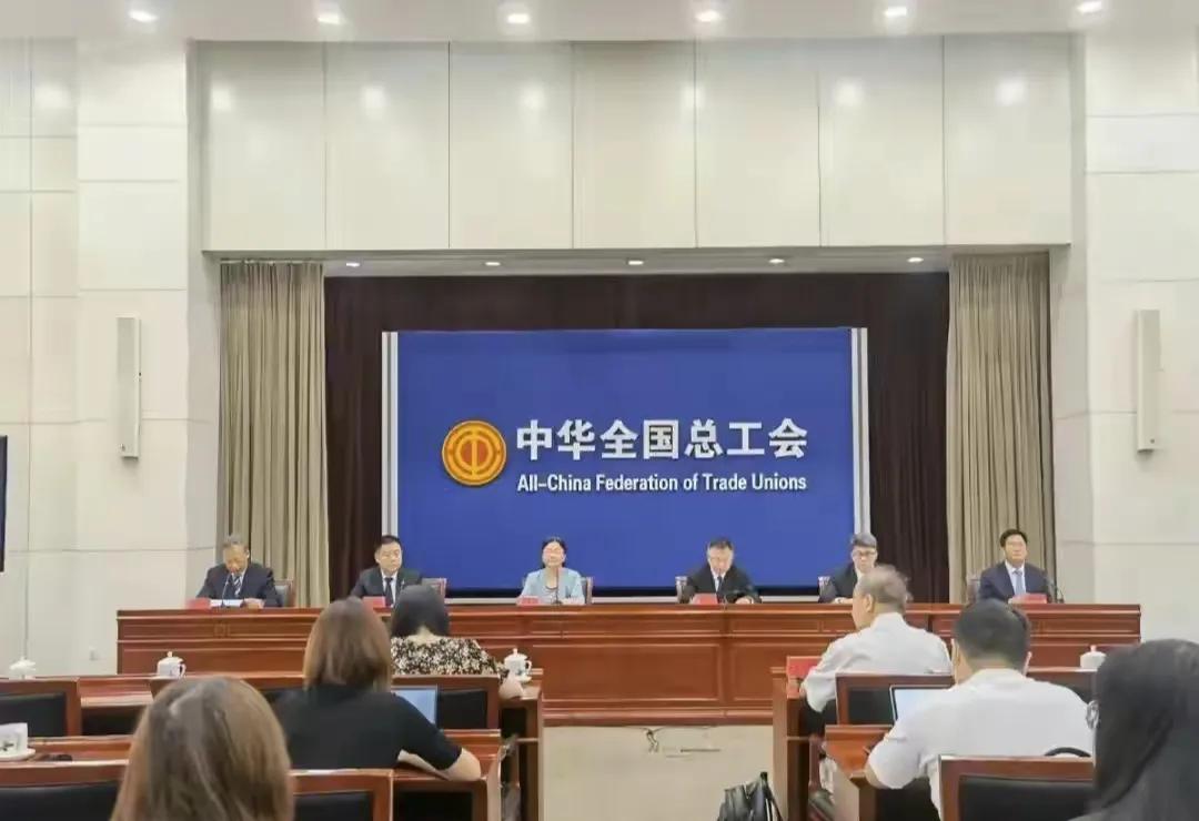 中国工会第十八次全国代表大会现已正式举行！在此，我们期望这次大会能达成以下几个目