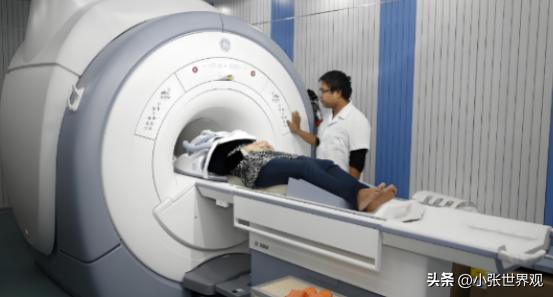 医院的核磁共振仪一台就要上千万，而一旦开机就永远不能关机，一天光电费就要1500