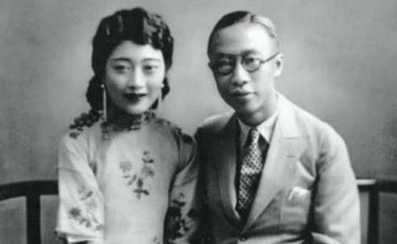 皇后婉容由于长期受到溥仪冷落，正常的生理需求得不到满足，便先后和溥仪的两位随侍李