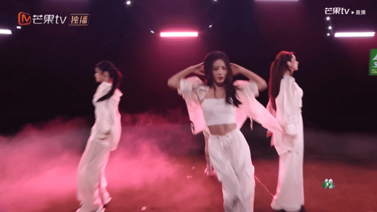 #戚薇组扎马尾不告诉蔡文静#看了《Fallin Out》的舞台表演，不禁被戚薇组