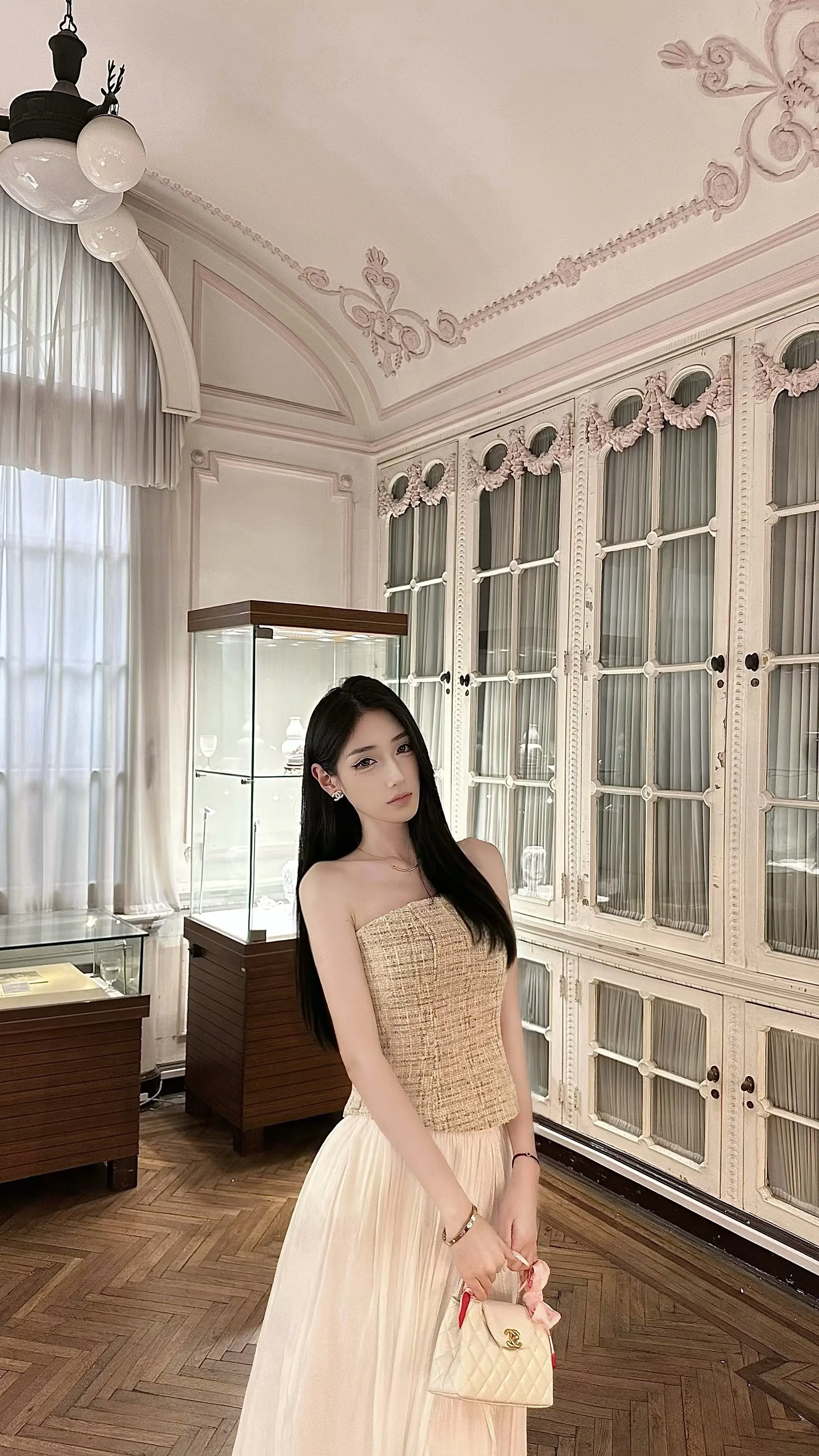 我们的世界不应该只剩下彼此吗