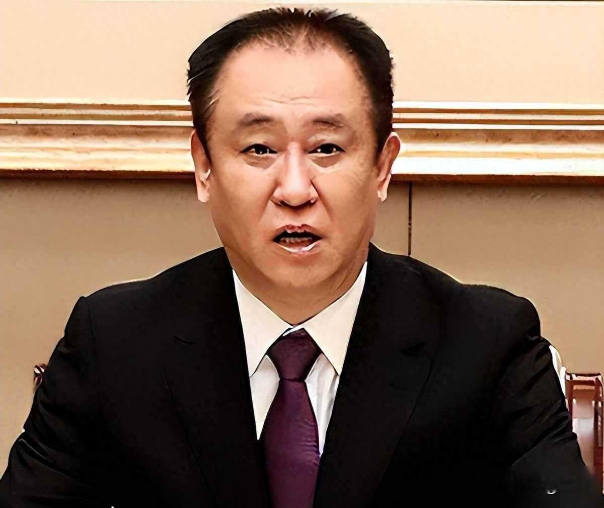 许家印被判无期那天，我翻了翻一个恒大业主群。
 
群里安静得反常。没人刷"大快人