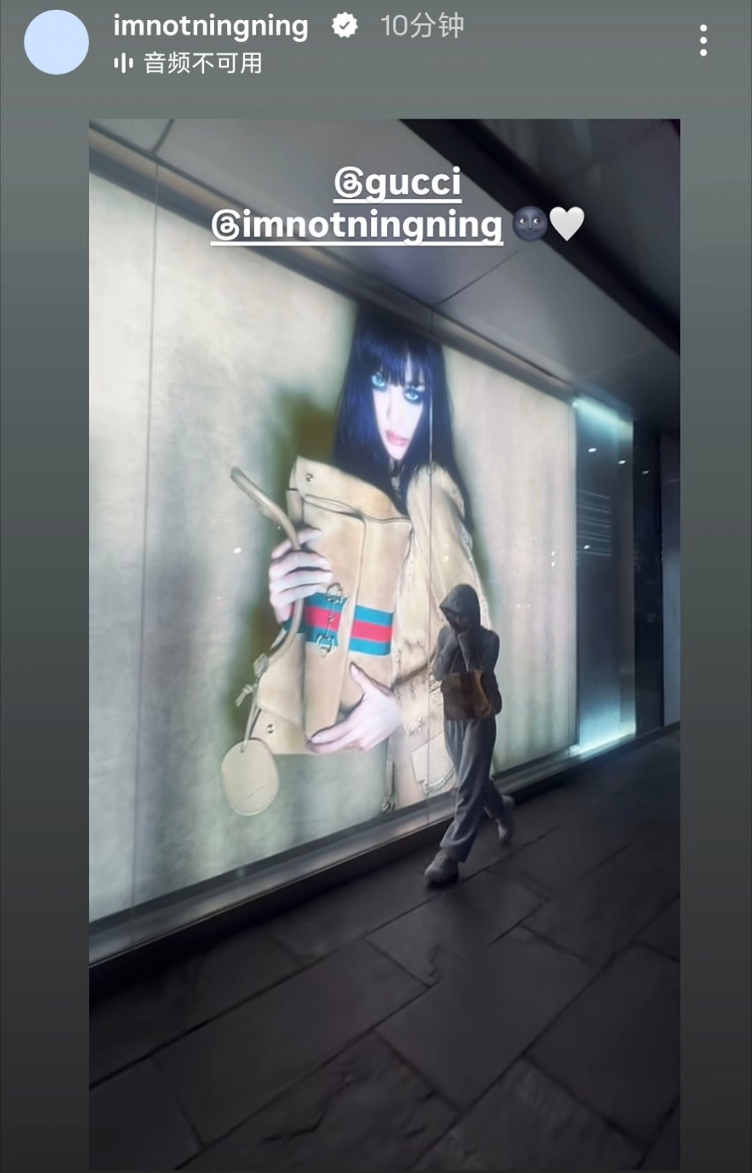 Gucci全球品牌代言人宁艺卓打卡单人地广中... 