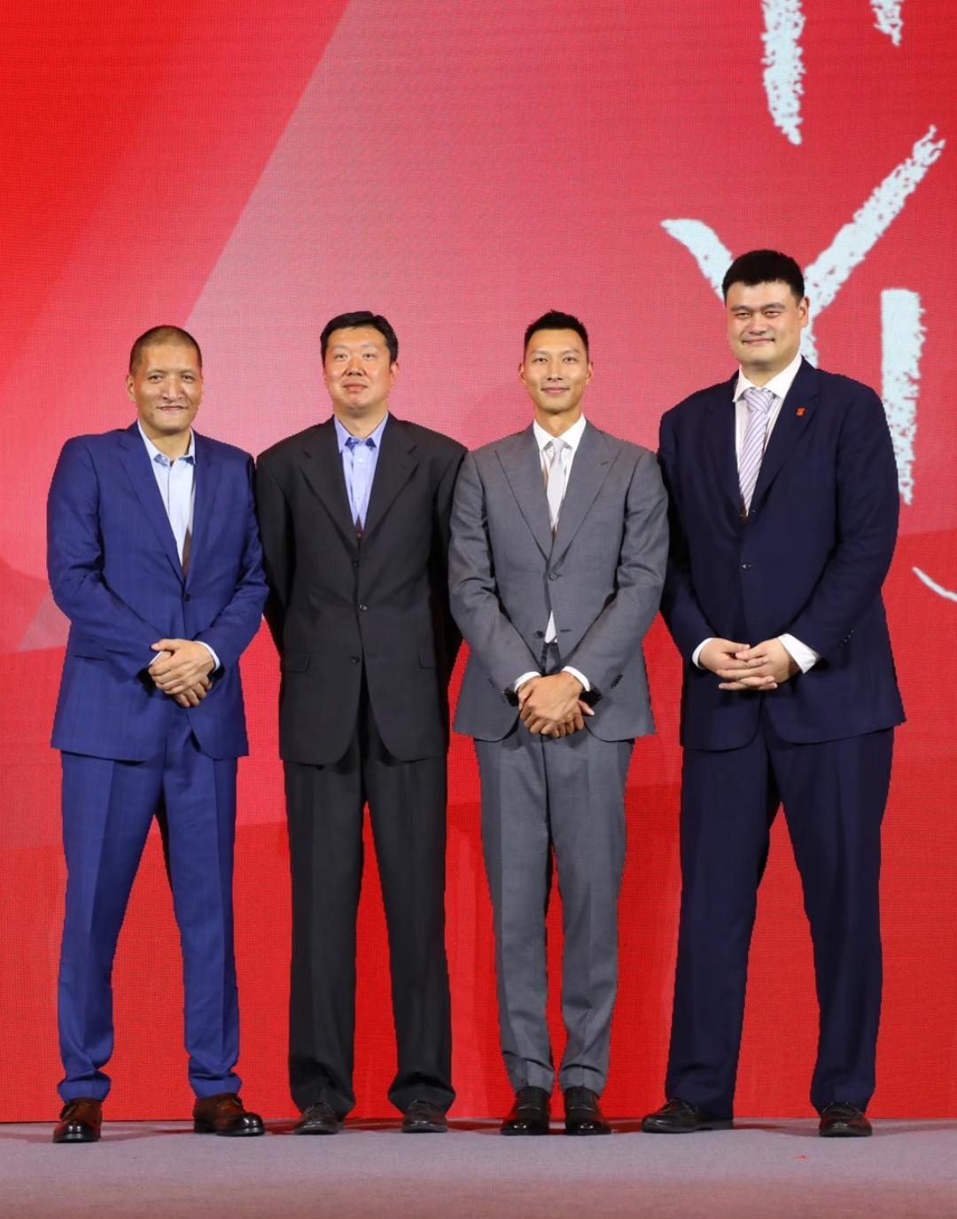 不知道这四位在一起比过退休金吗？NBA的属于特殊工种吗，45岁就开始领养老金了，