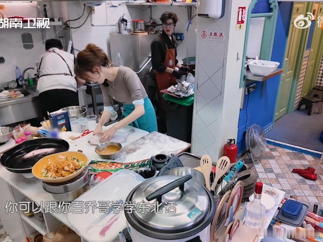 尹浩宇学东北话但没完全学中餐厅 派派虽然好学，但是别啥都学啊，派派学百乔的东北话