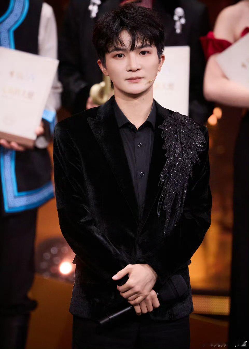 周深周深献唱太平年片尾主题曲[2026.01.23]🌟新歌《万里》上线✨深深发