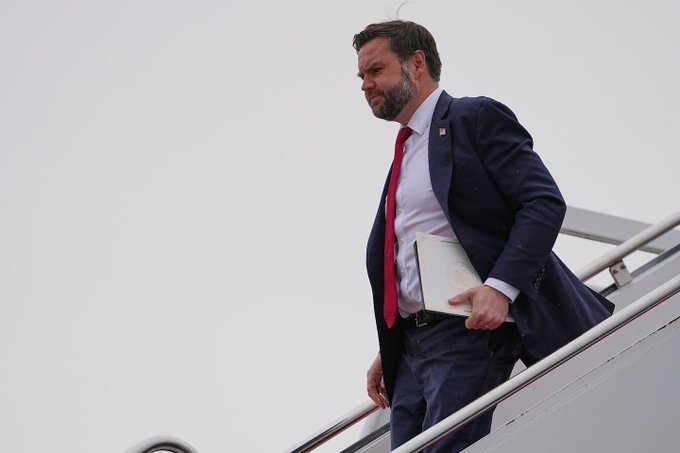 【万斯：对伊朗军事行动若发生 绝不会演变为长期战争】万斯称不会在中东陷入持久战争