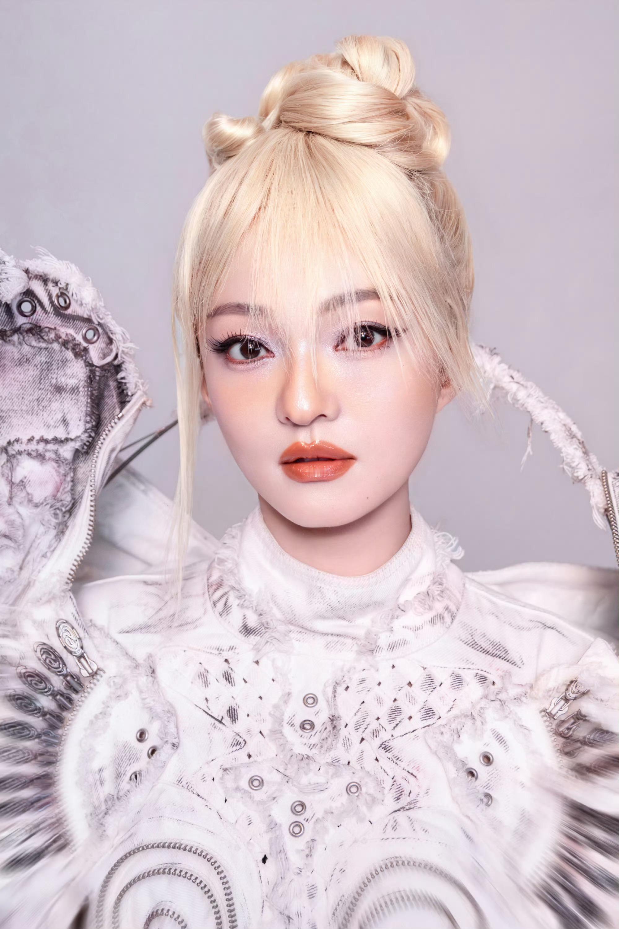 王亚飞给张韶涵化的银翼战姬妆 这个妆太适合张韶涵了。银翼加战姬，又仙又飒，王亚飞