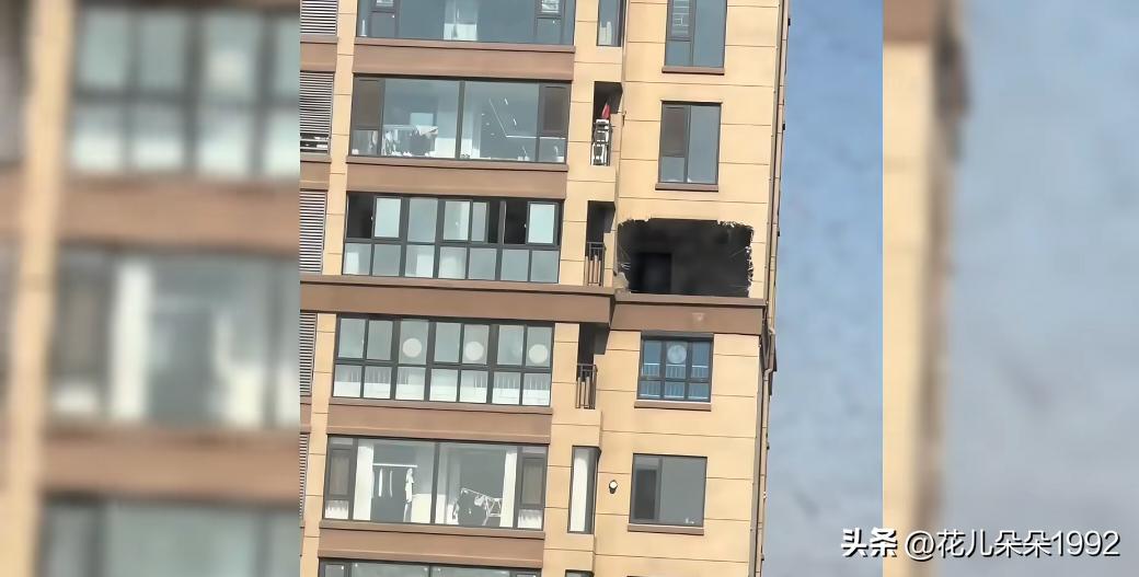 他家楼下是不是也扩大了点？我咋看着比别人家窗子大一圈呢？
     胆子大，外立