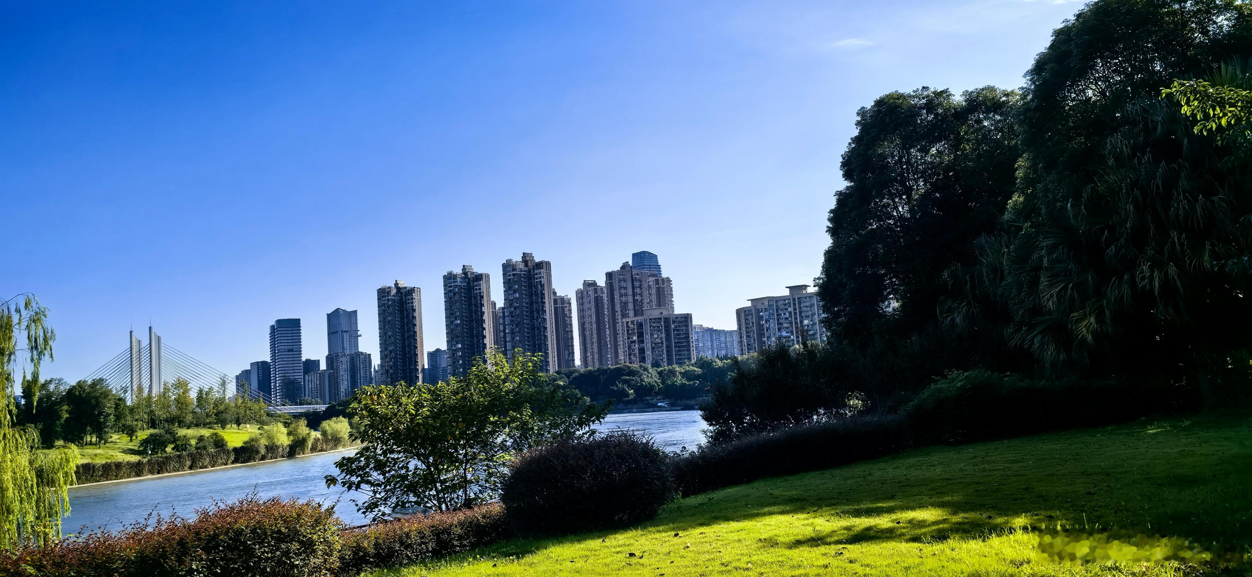 宽窄观察 【家门口的诗与远方】休假的日子，不必奔赴山海，只需循着烟火与自然的轨迹