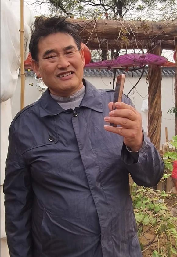 朱之文接下来大概不会再唱歌了，

因为他晒出了一段录音，录音里一个山东口音的男子