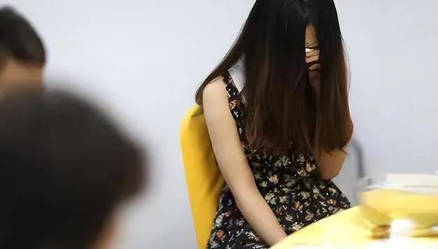女孩被性侵后，一个县城的“利剑护蕾”行动
这桩事情听来真是令人揪心不已。一个年仅