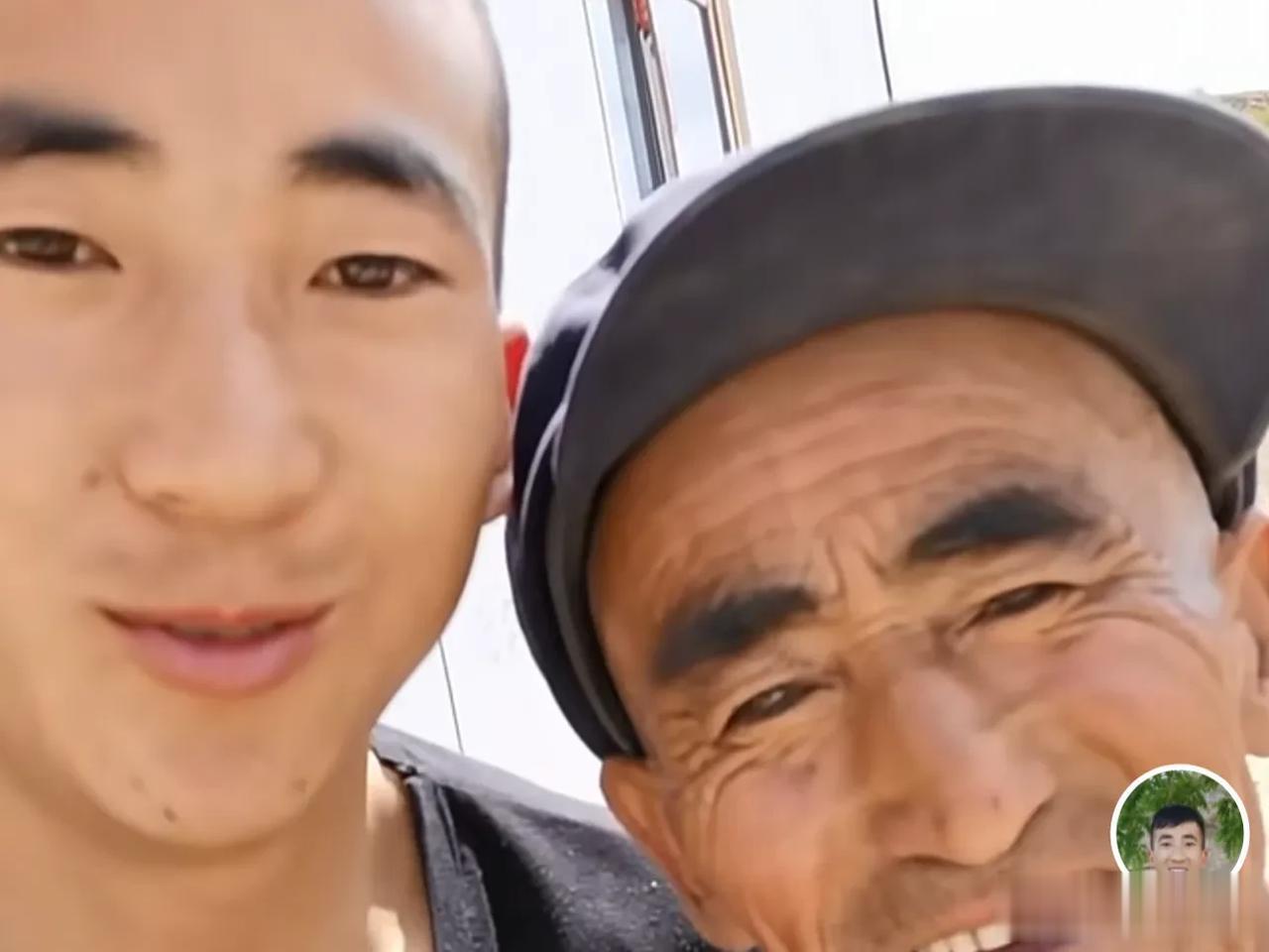 农村娃宝军退网从事线下工作，一天赚300多！

曾经的人气网红农村娃宝军，在20