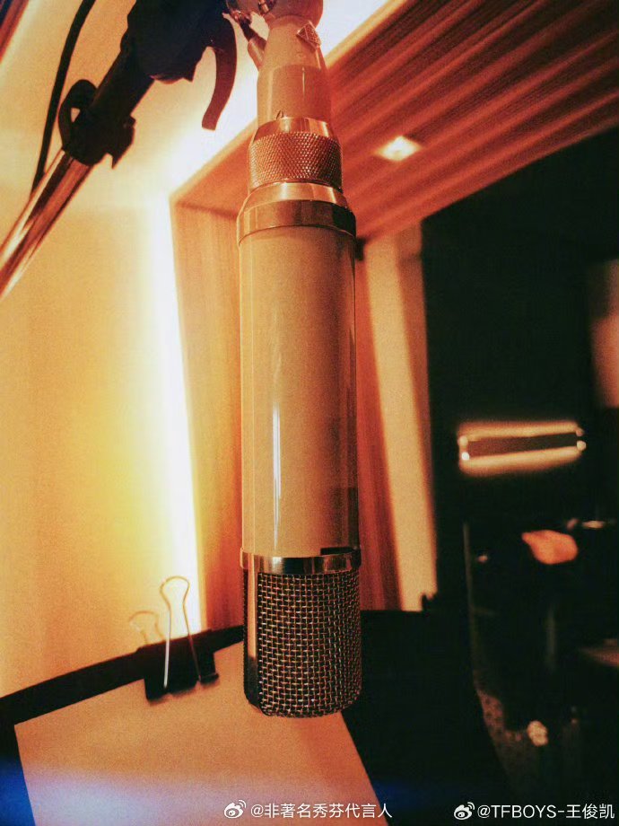 王俊凯要唱新歌无人乐园好久不见的感觉呀，期待期待。 