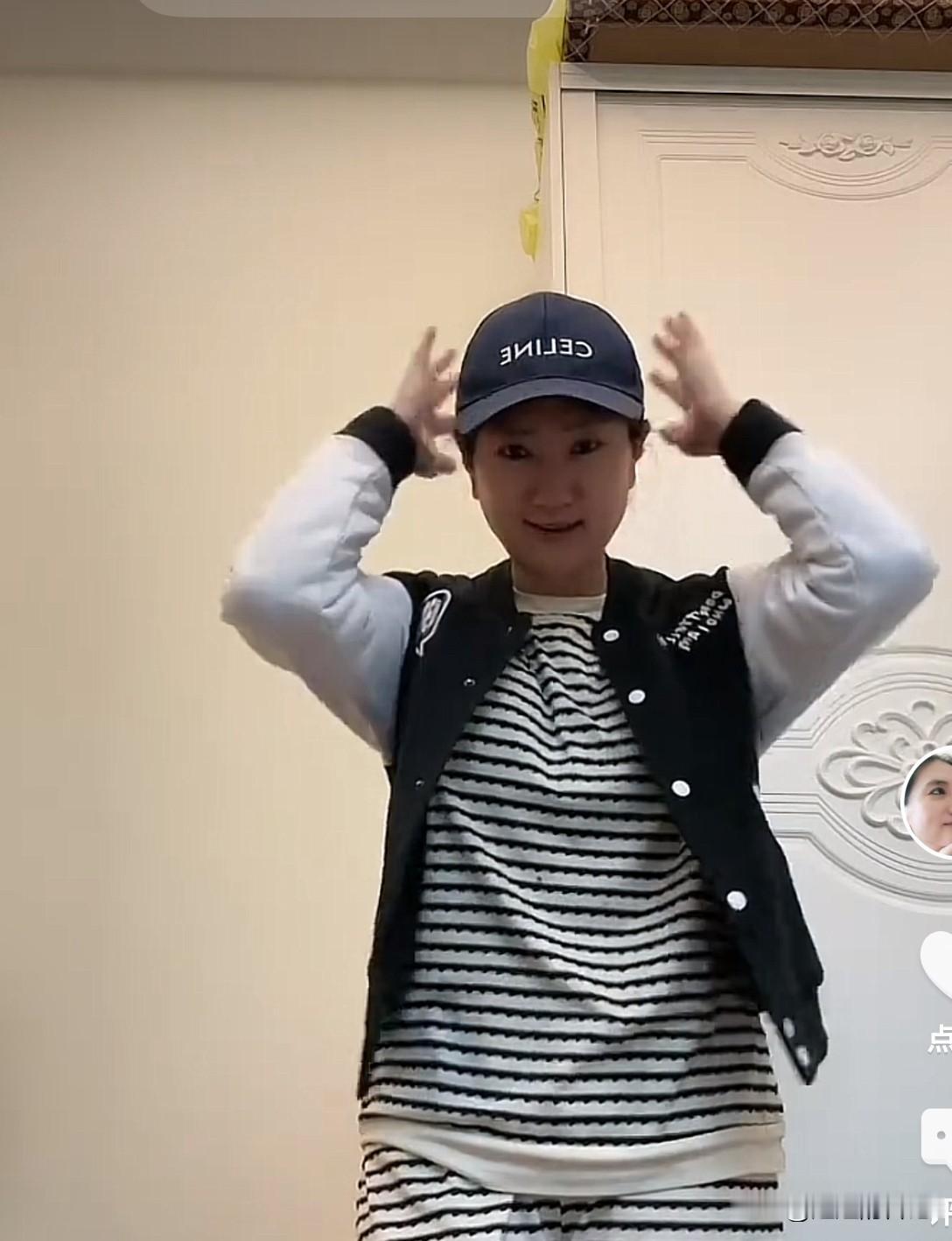 新帽子到货了，好久没买奢侈品了，大家猜猜这个帽子多少钱。
对于我这样的穷人来说，