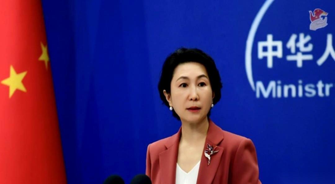 听着啊，外交部发言人说的那句“保持着沟通”，这六个字，比一部谍战剧的信息量都大。