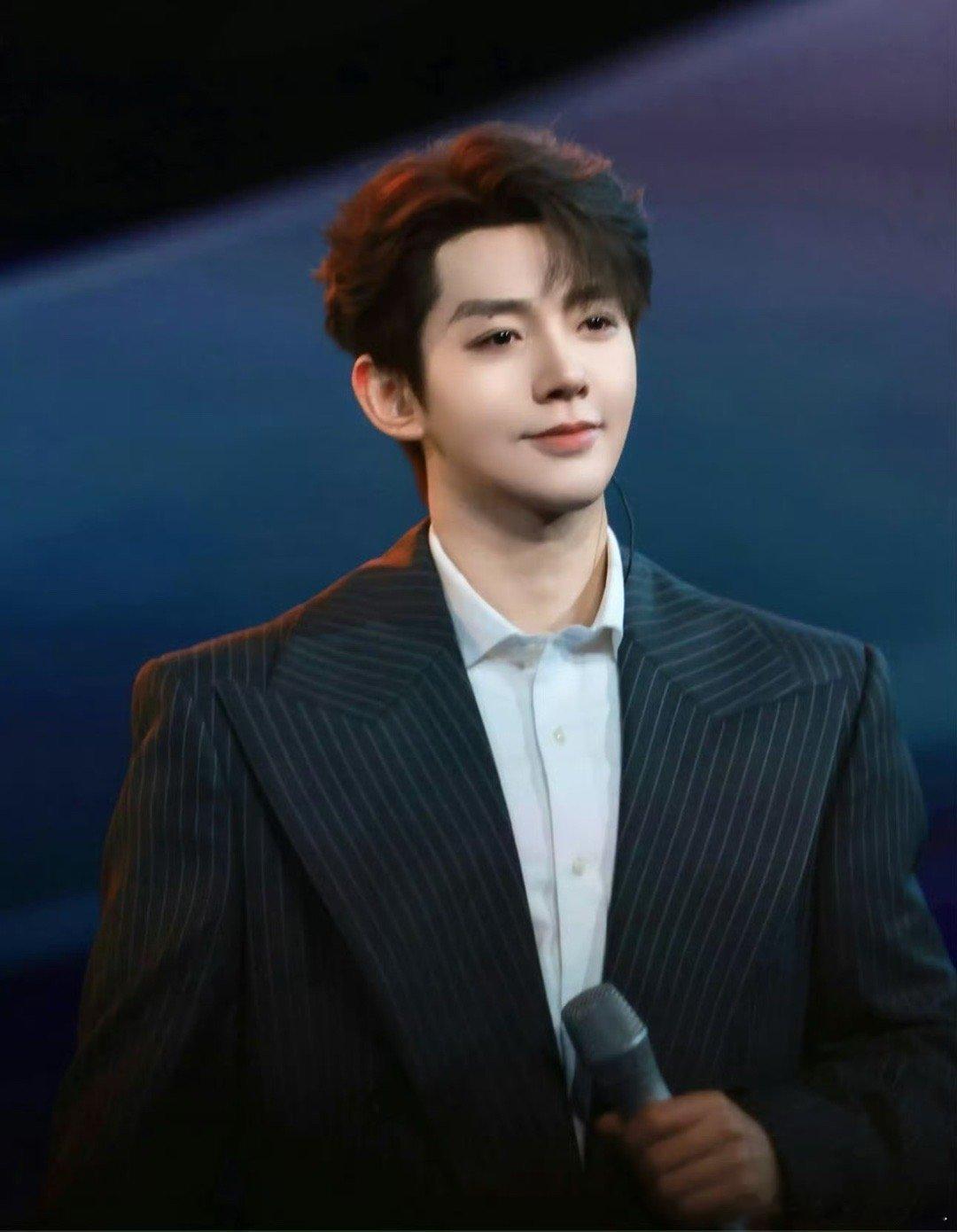 邓为央视跨晚首个千万直拍邓为想某人晚会首个千万直拍邓为好牛！舞台我能看一百遍！！