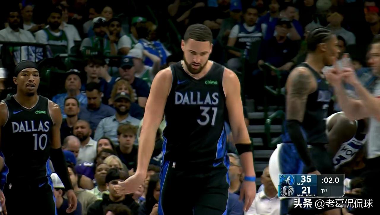 独行侠球星汤普森真是太浪费进攻机会了！在今天独行侠主场迎战森林狼的比赛中，目前双