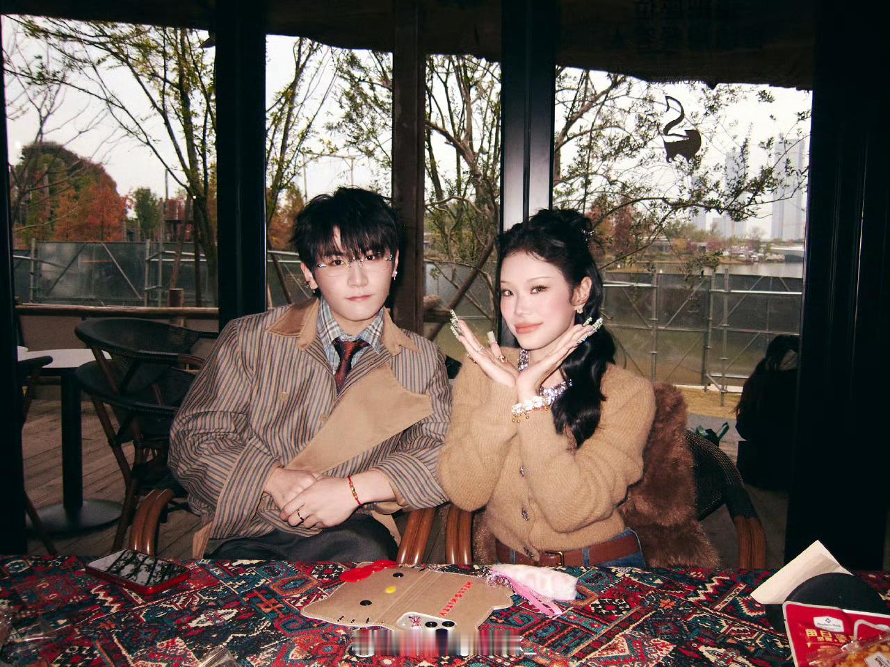 万妮达晒出和翁杰、Rapeter的合影！养眼！