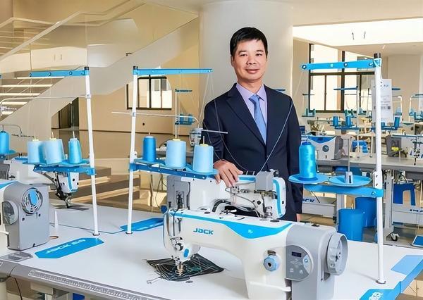 浙江修鞋匠逆袭商界，4500万拿下德国百年缝制巨头
 
谁也没法想到，当年在东北