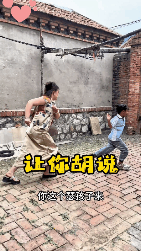 妈妈盖摄像头的意图被女儿戳穿了。
老公年后外出打工，为防贼在家装了摄像头。但不知