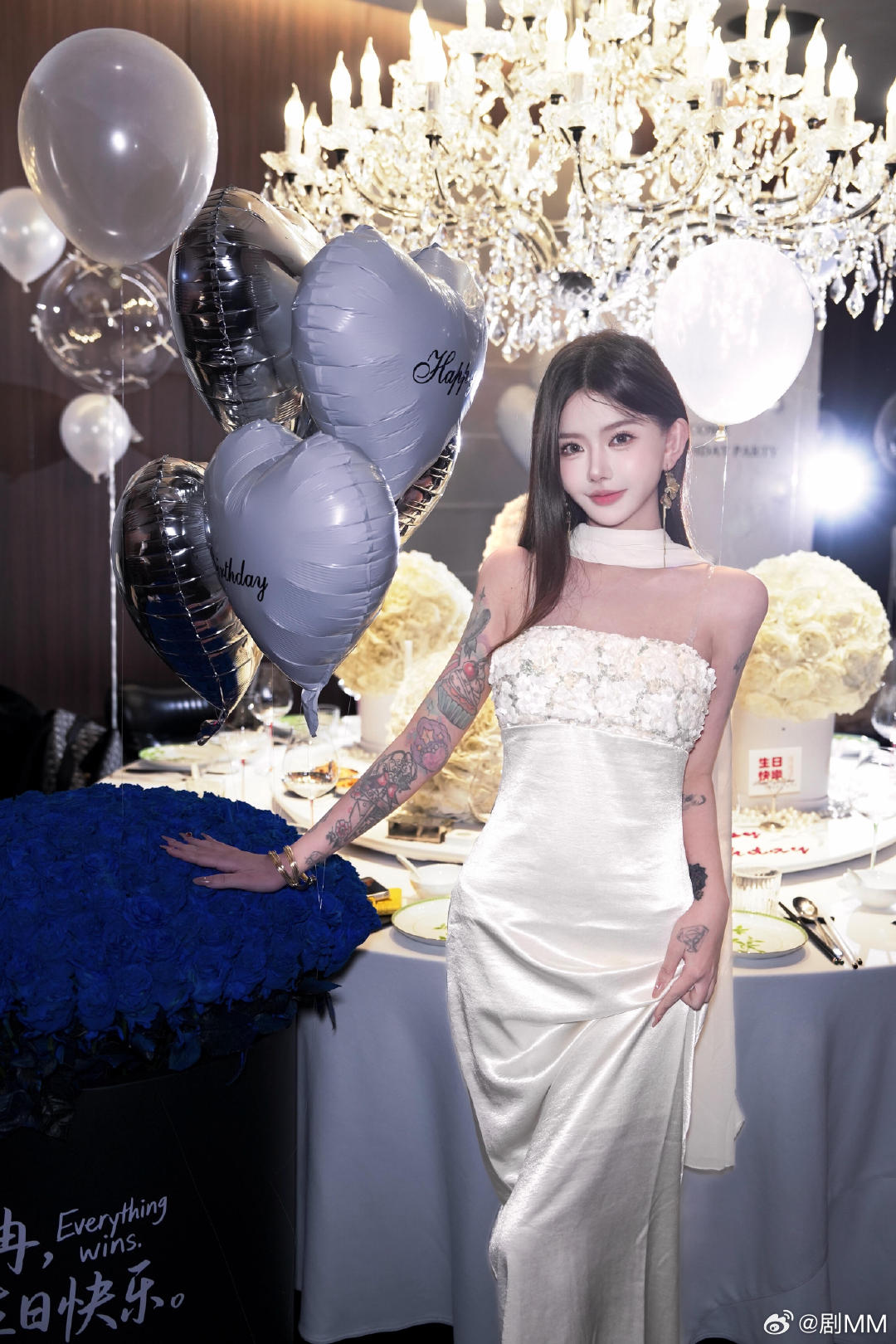 韩安冉28岁了 韩安冉28岁了，生完优米瘦好多 年轻真好啊...  韩安冉晒28