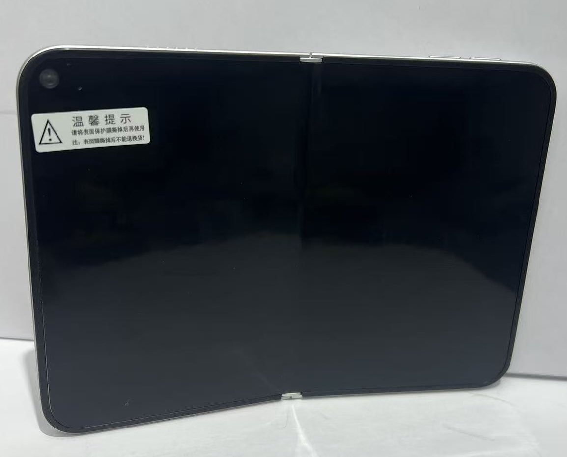 迄今为止最逼真的 iPhone Ultra 模型。 