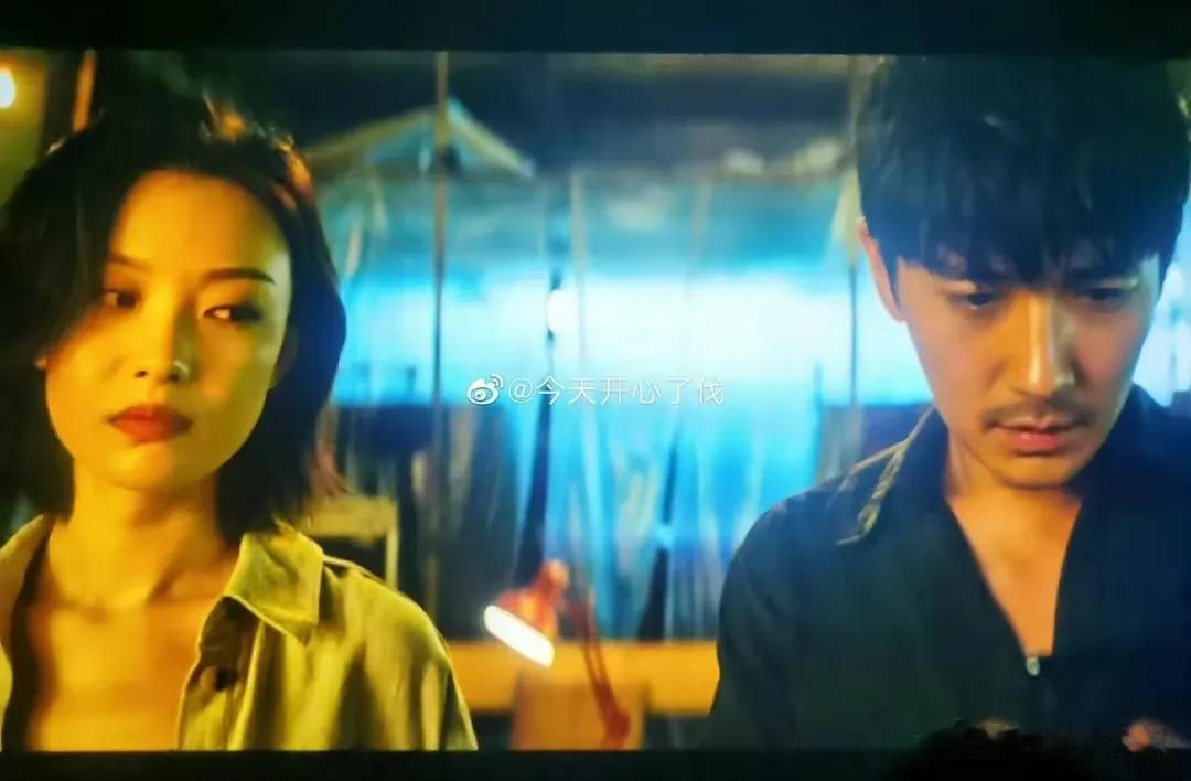 “如果你突然遇到一个人，和你完美的适配，他特别迁就体贴你，你一定要小心，这个世界