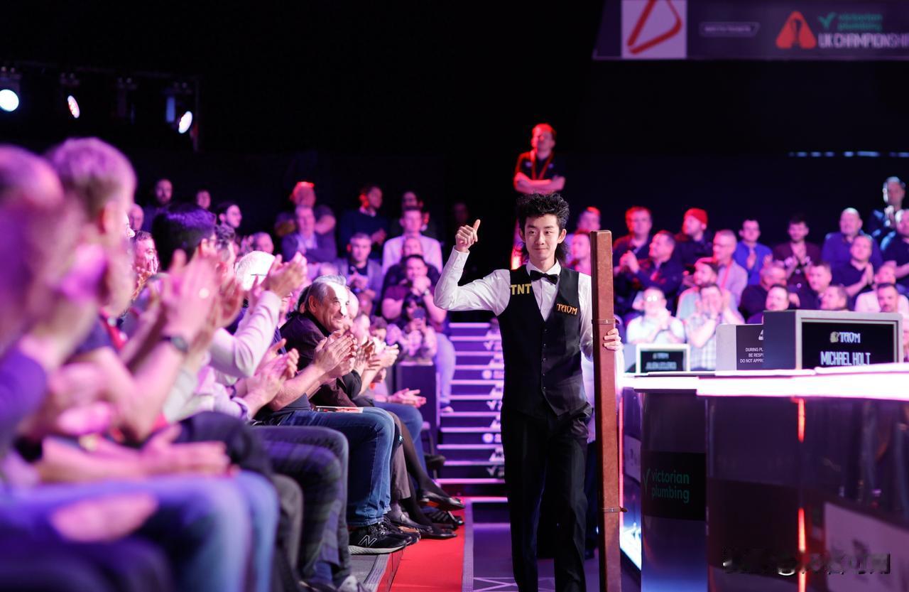 斯诺克英锦赛战报，中国军团，未来可期
吴宜泽晋级了，6比4，战胜了霍尔特，中国军