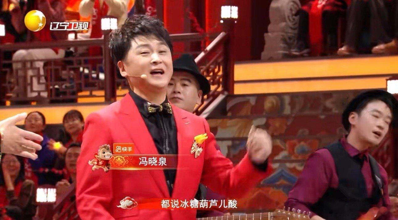 胡海泉蔡国庆弹吉他送祝福梦幻联动辽宁春晚这波王炸组合太绝!胡海泉和蔡国庆吉他弹唱