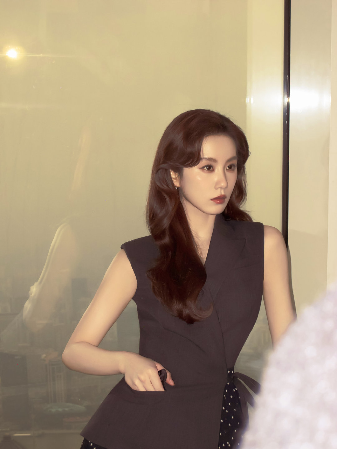 刘诗诗一代言self-portrait，同款立马卖断货，时尚女帝的粉丝还是太有实