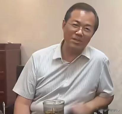 卓伟爆料P姓男星五角恋


卓伟直播再放猛料，称“P姓男星五角恋”引爆全网！娶替