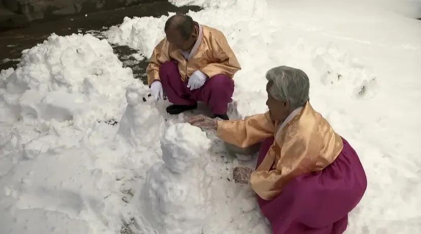 好哭第二弹:亲爱的，不要跨过那条江
希望我老的时候，还有这么一个人陪我笑陪我闹
