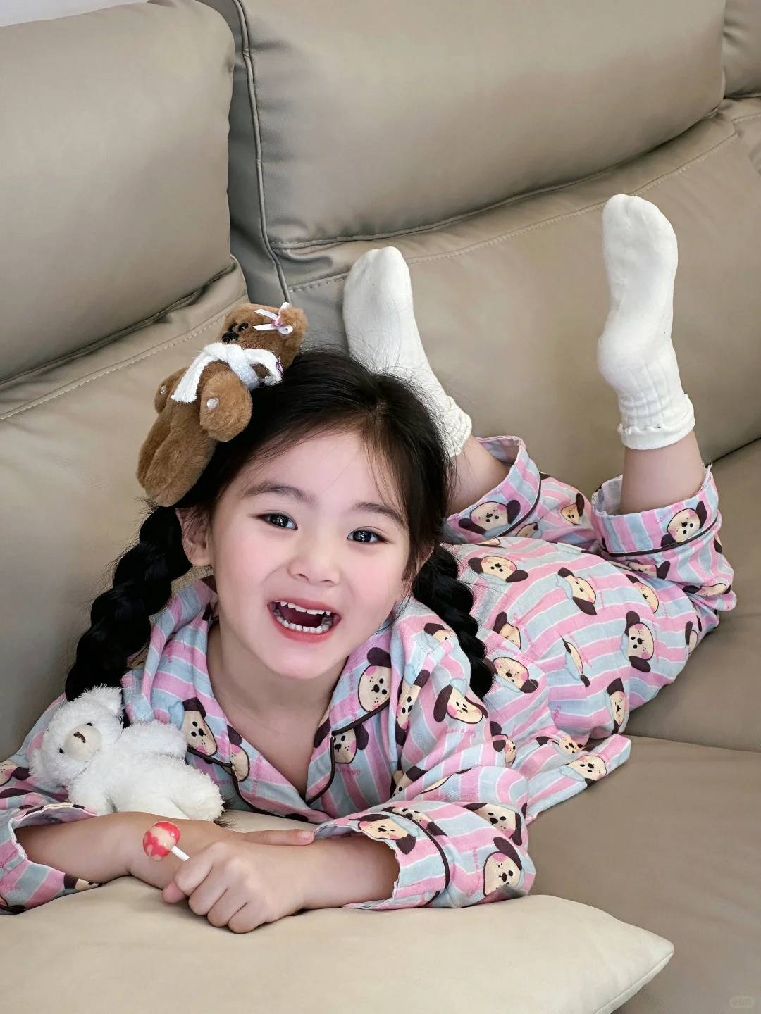 小狗睡衣和可爱女孩👧🏻