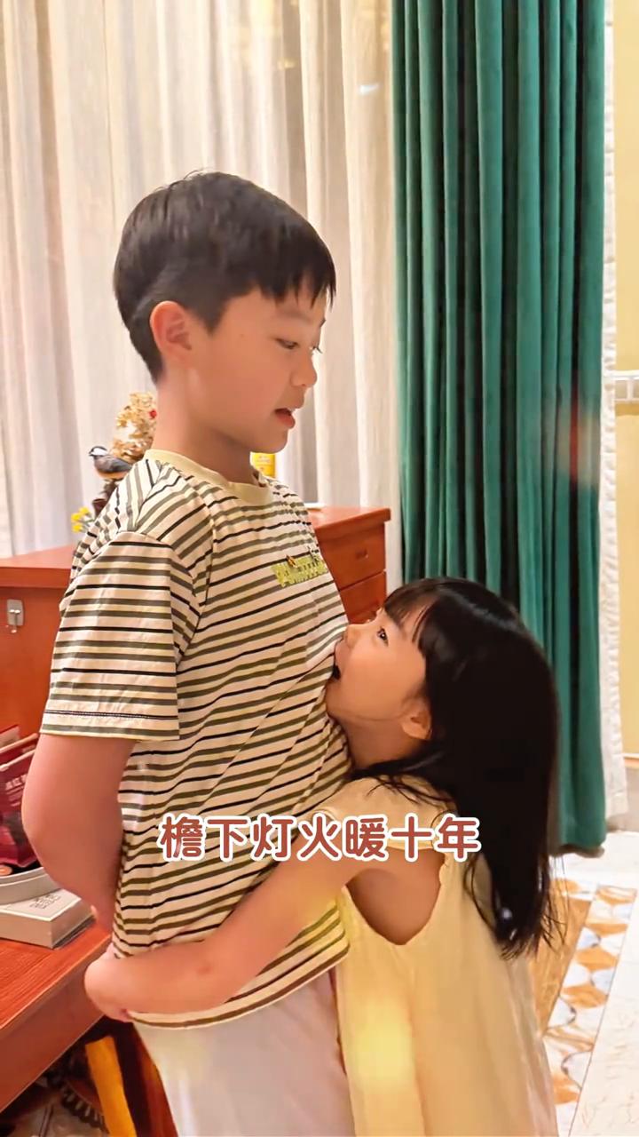 最幸福的事。
人生最幸福的事就是我有时间陪孩子。古人言：桃李春风伴稚子，檐下灯火