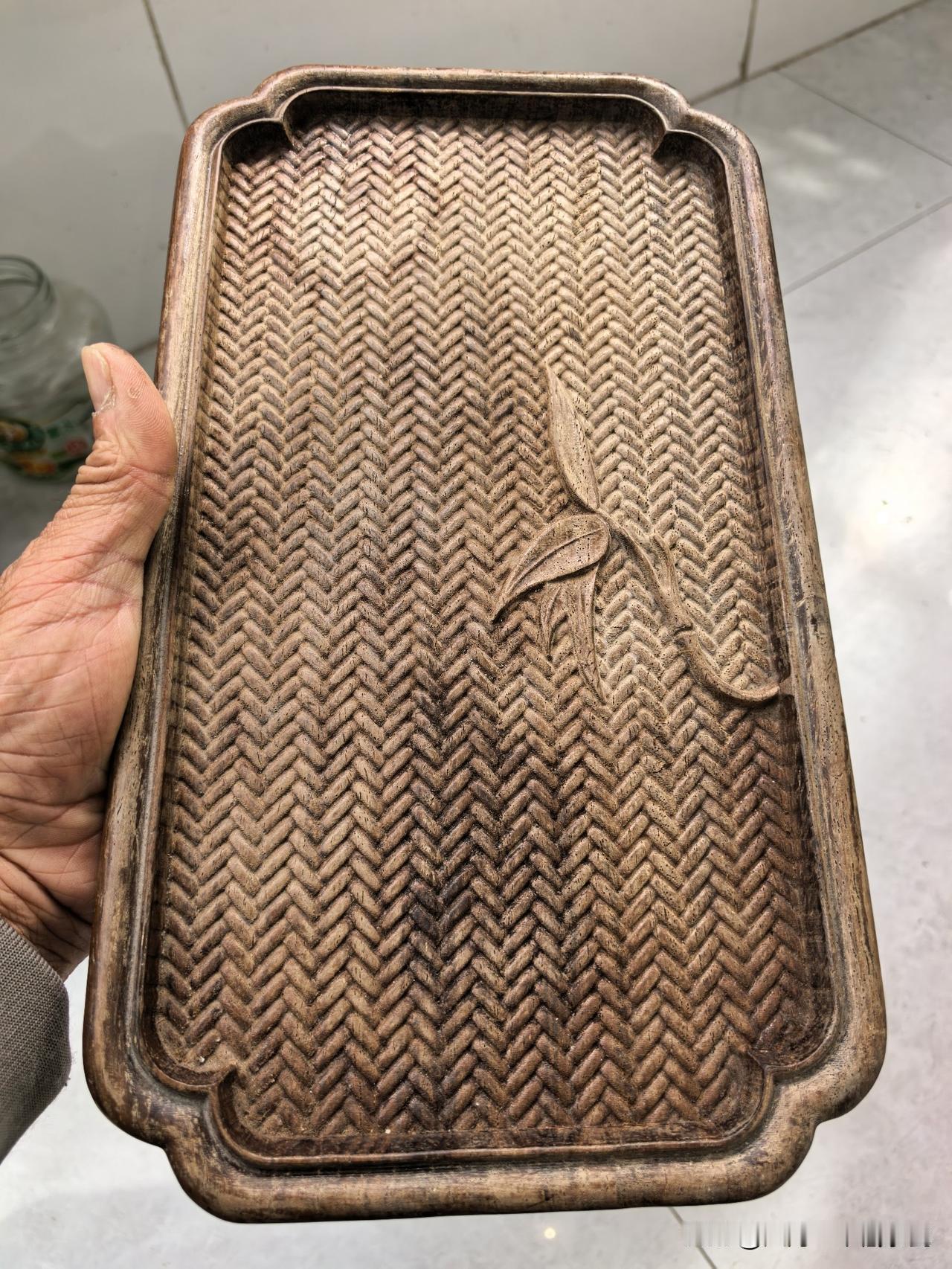 这个是什么木头？
钱币和瓷器是收藏专项，但收藏决不止于钱币和瓷器，这个是在不经意